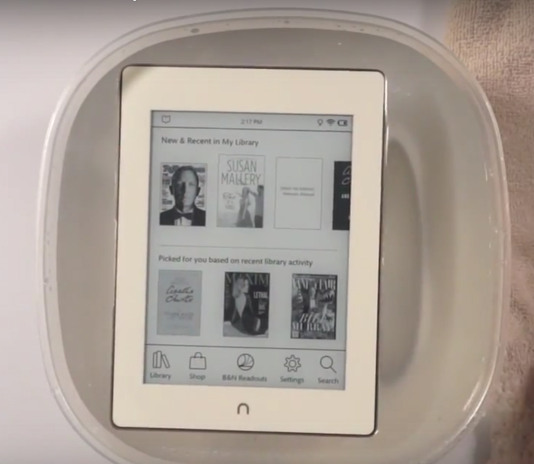 Barnes And Noble Nook Glowlight Plus Waterproof Test