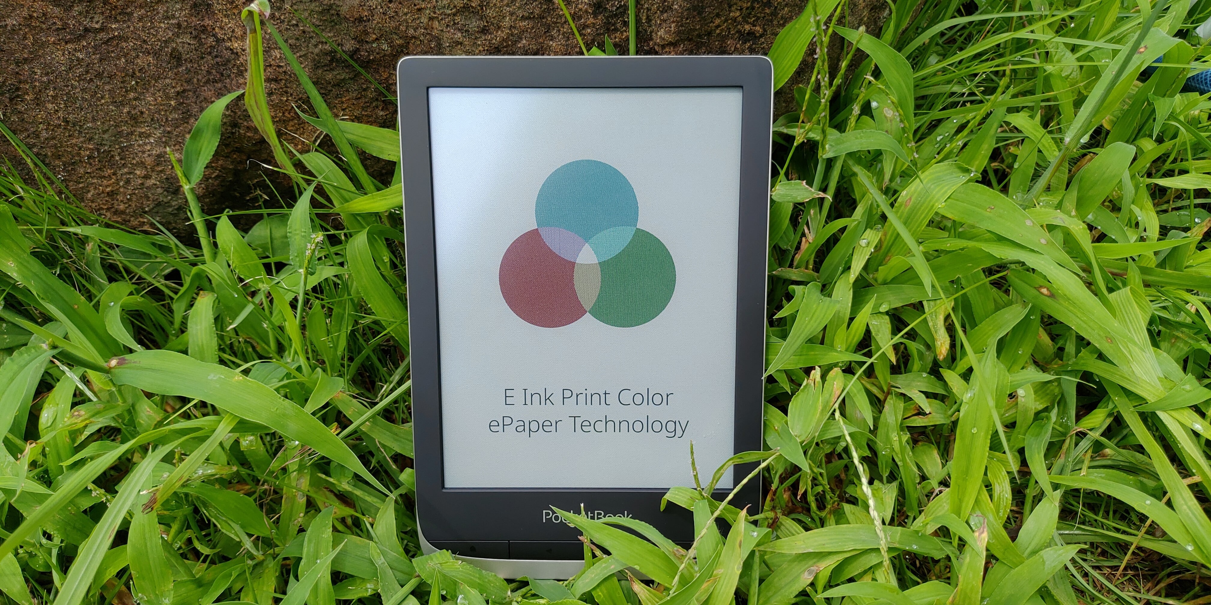 Vibrant Low-Power eReaders : PocketBook Viva eReader