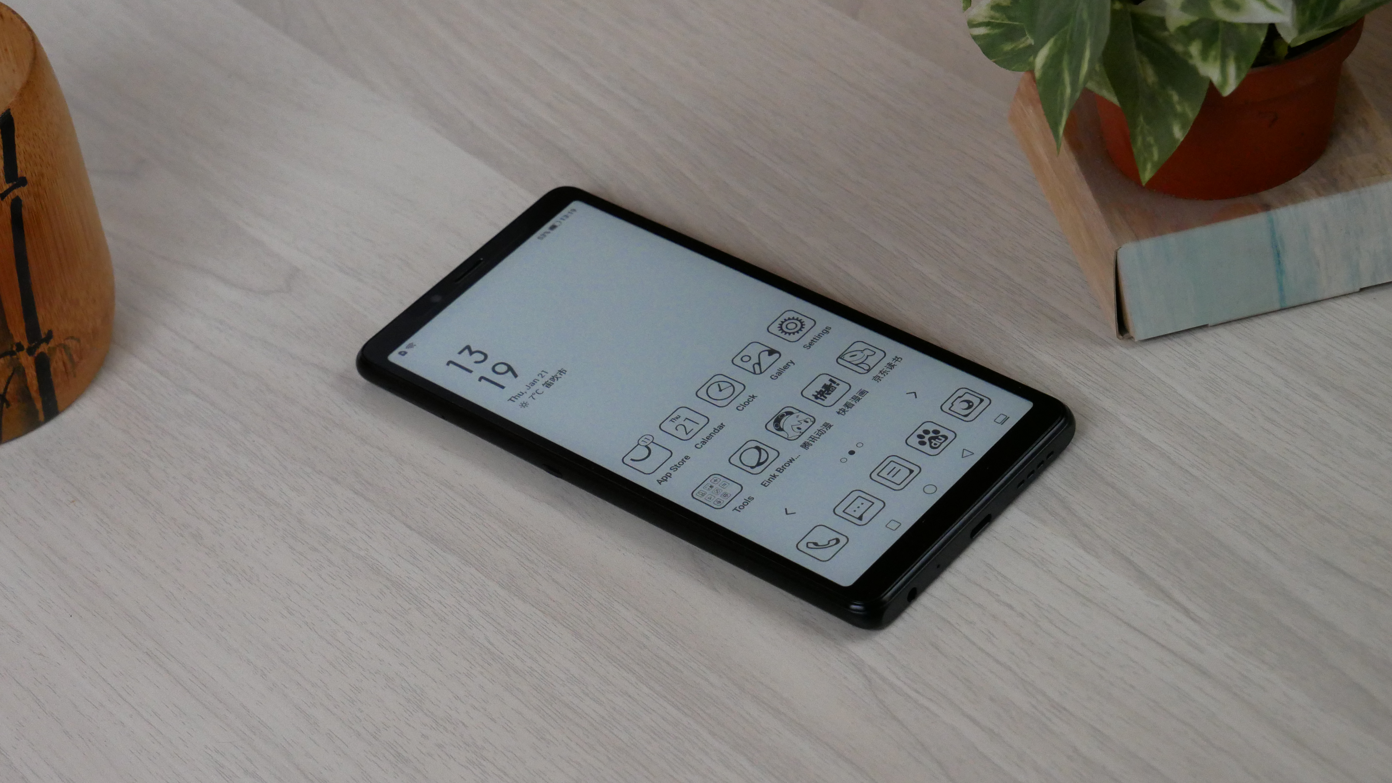 Hisense 6.7 5G E INK Smartphone Review - e-Reader